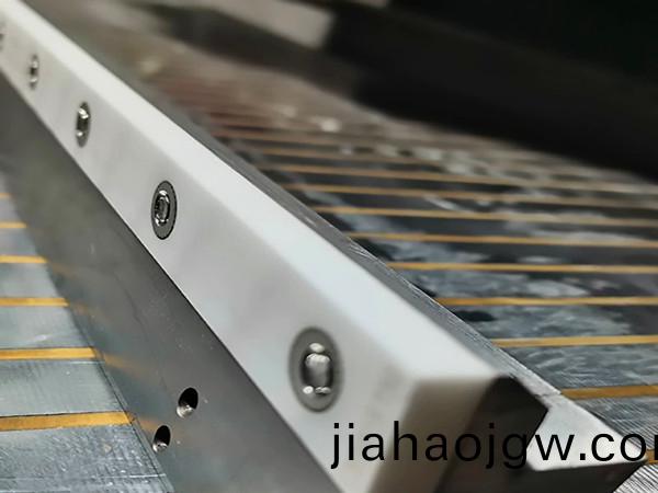 固(gu)定刀架，定刀(dao)架(jia)，得(de)人(ren)精(jing)工定(ding)製(zhi)切粒(li)機配件(jian)