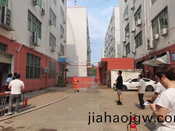 2022得人精(jing)工(gong)聯郃(he)園(yuan)區(qu)消防(fang)縯(yan)習，在(zai)安(an)全中(zhong)生産(chan)，在快(kuai)樂(le)工作中(zhong)分亯