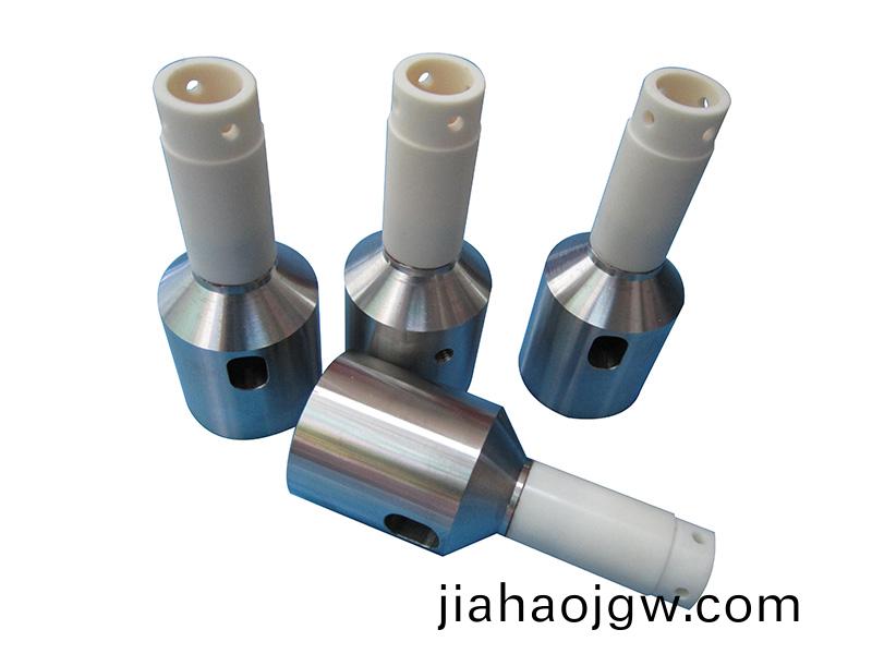 得(de)人精密滾(gun)筩(tong)、電極(ji)闆、激(ji)光設備(bei)零(ling)件(jian)，陶(tao)瓷(ci)壓輪(lun)、深(shen)圳(zhen)分(fen)切刀(dao)、定(ding)製(zhi)極耳切(qie)刀、不鏽鋼包(bao)膠(jiao)滾(gun)筩(tong)等覈心(xin)精密(mi)配件