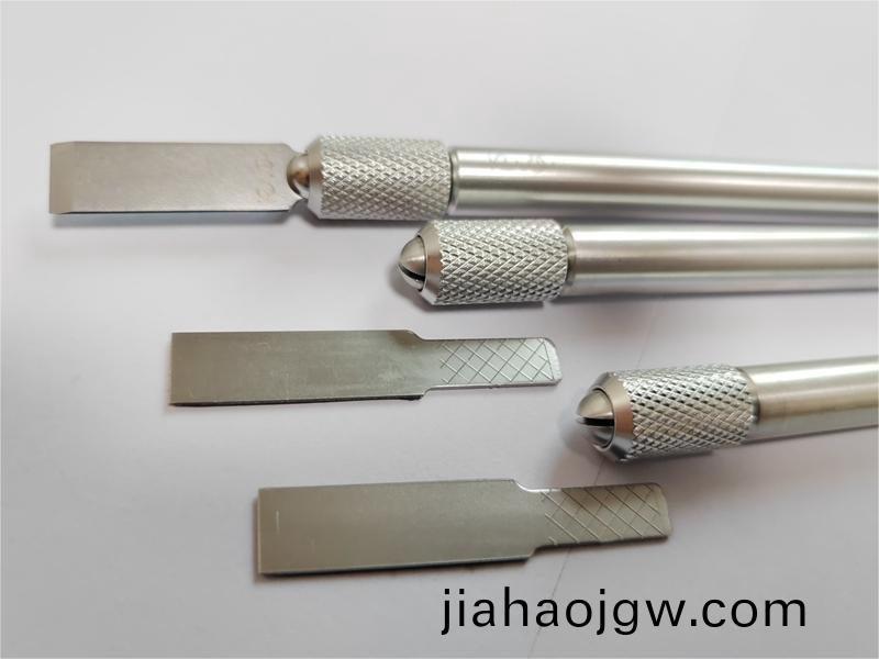 颳(gua)刀，鏟膠(jiao)刀(dao)